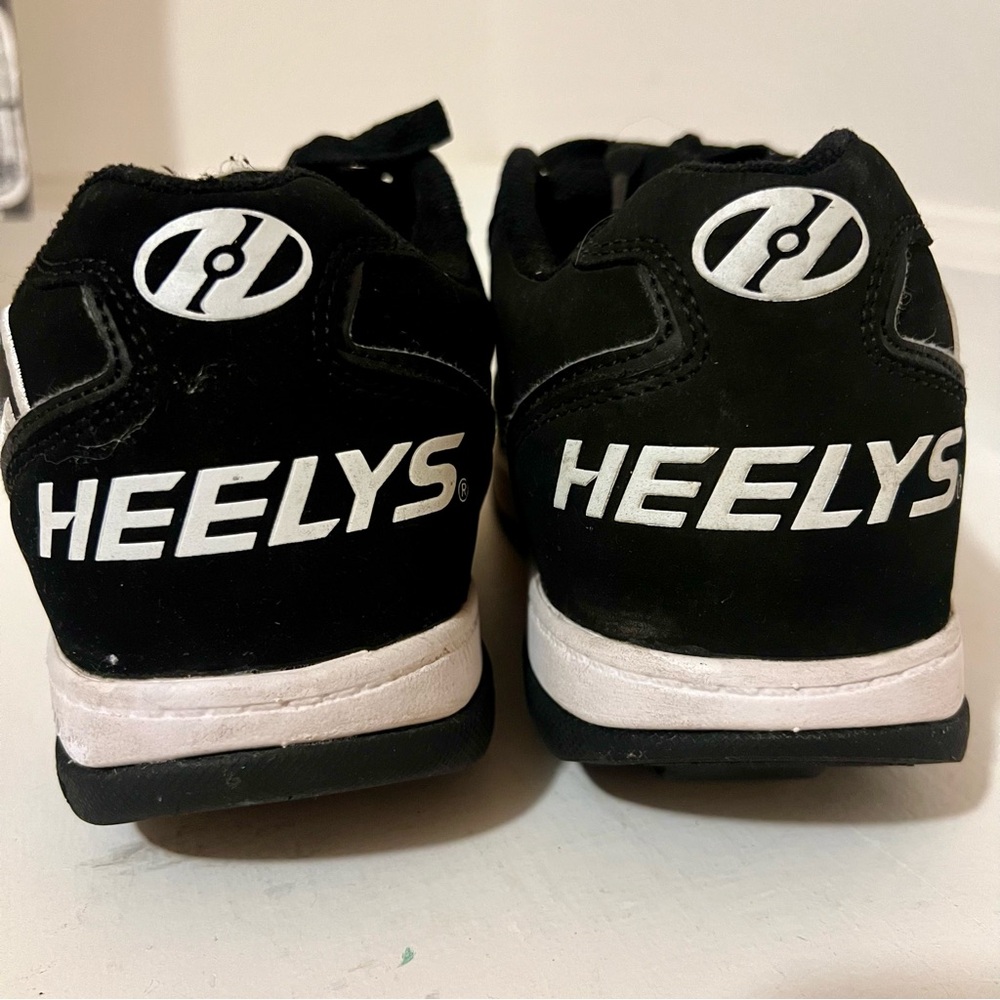 Heelys Black and White Skate Shoes Youth Size 6